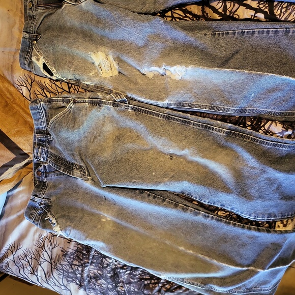 Frayed jeans/ 30×32 / wrangler 25$ each, or all for 60 - Picture 3 of 7